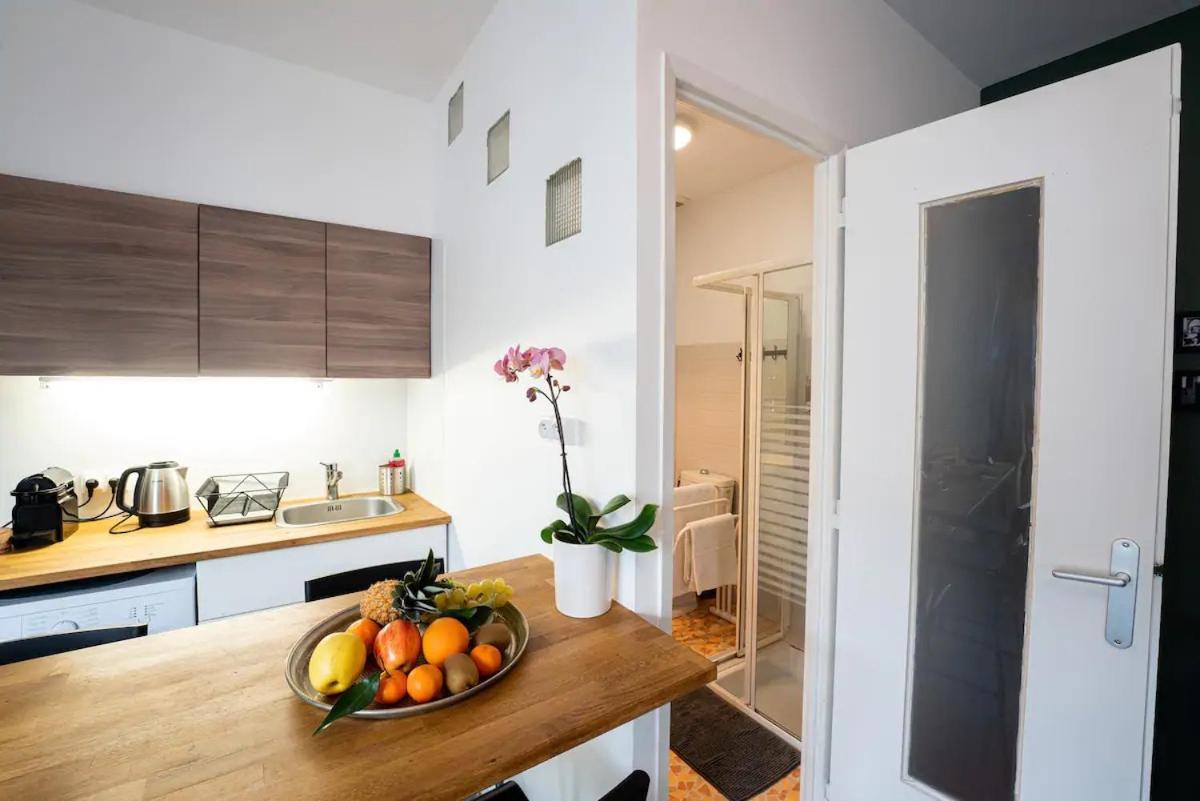 Appartement Centre Village, Clim Et Parking Gratuit Aigues-Mortes Exterior photo